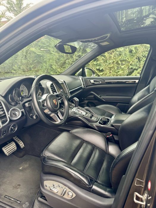 Porsche Cayenne S E - hybrid 420 cp