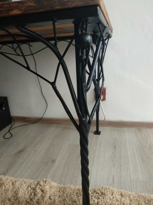 Birou artizanal din lemn masiv