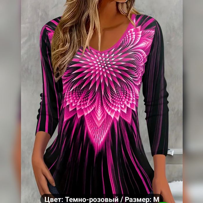 Женская блузка с цветочным принтом.