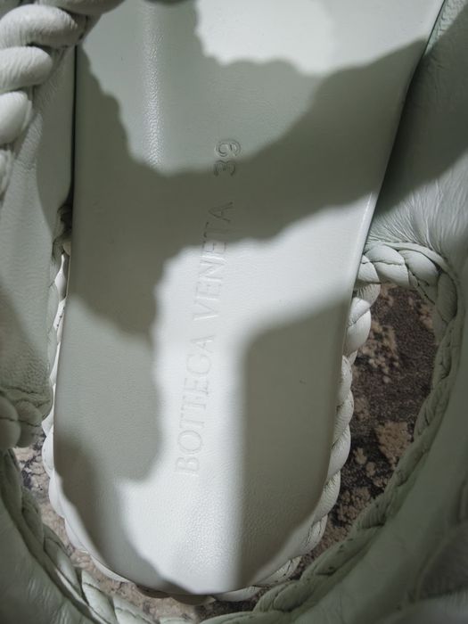 Bottega Veneta продаются сандали