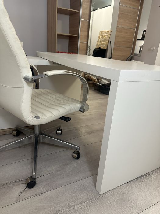 Birou si scaun alb