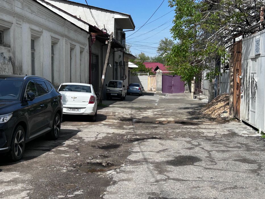 Samarkand shaxar markazida 4 sotixli xovli joy sotiladi.