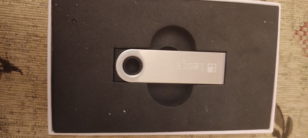 Ledger Nano S портфейл