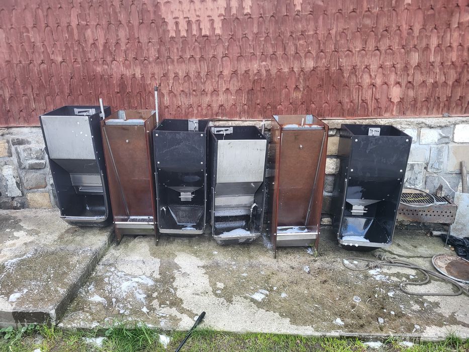 Hranitoare porci aduse din Germania