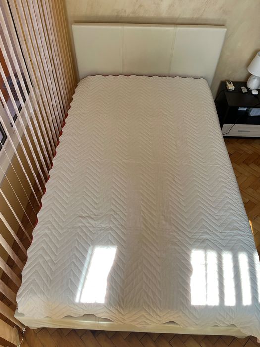 Спалня с двулицев матрак