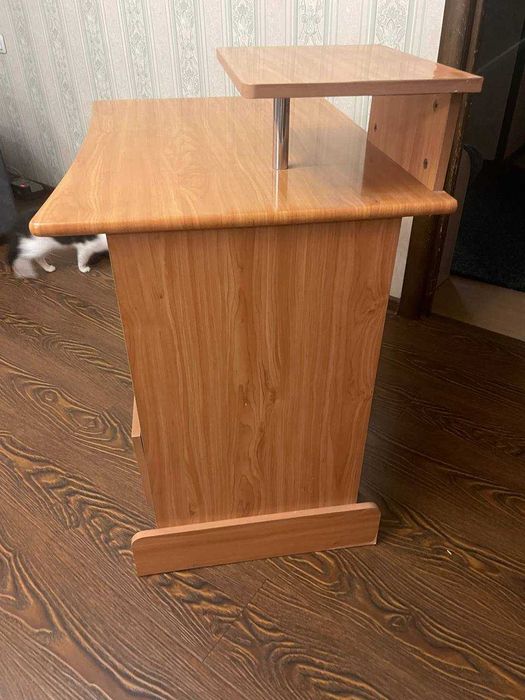 продам столик компьютерный