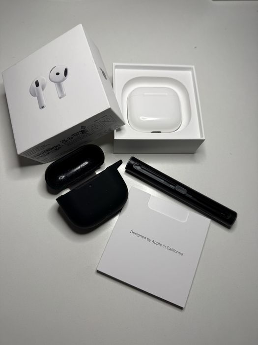 Apple AirPods 4 , încă în garanție 1 an .