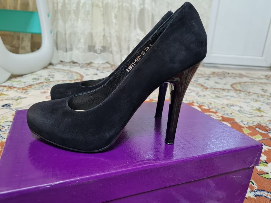 Продам замшевые туфли