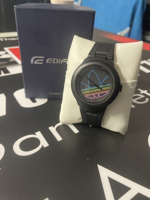 Amanet ozana vinde ceas Adidas