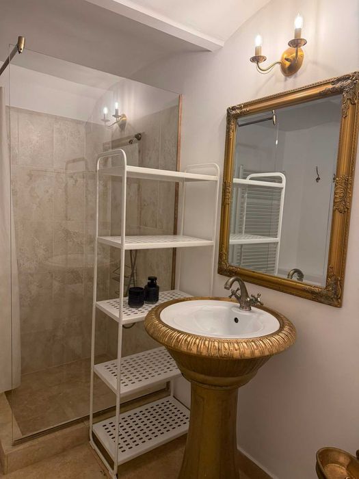 Inchiriez apartament cu utilitati incluse in pret,  studio, in centrul Brasovului, George Baritiu 18, minim 6 luni