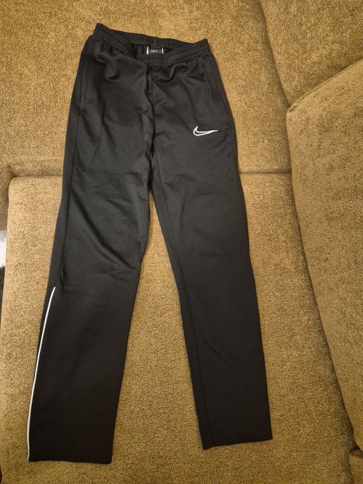 Спортен екип nike 147-158 см