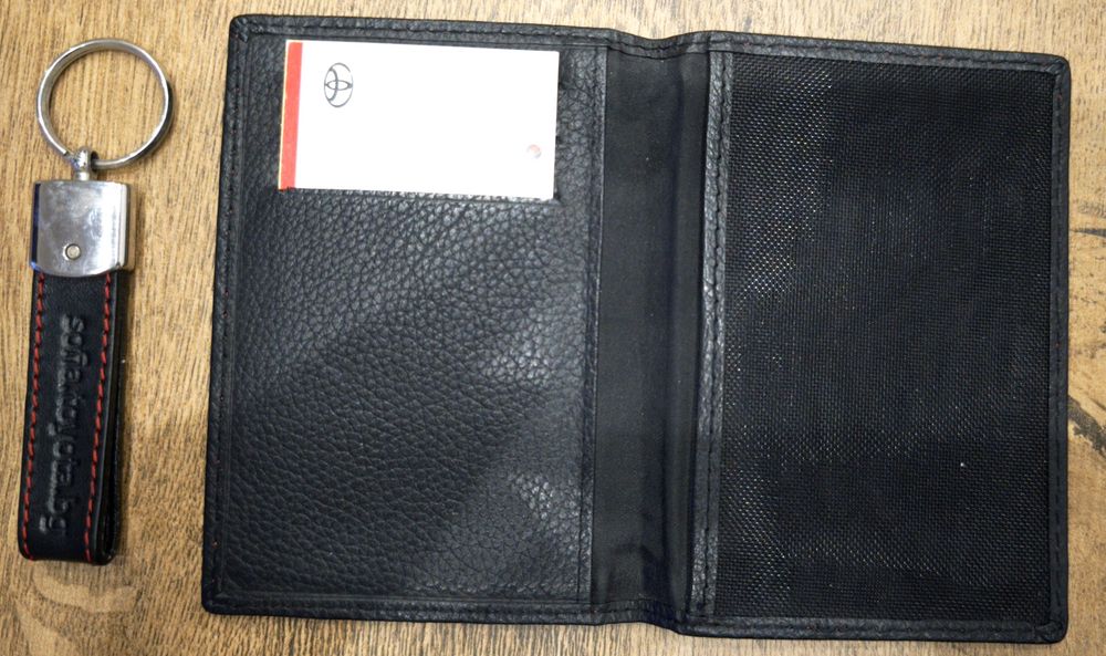 Toyota оригинален калъф за документи и ключодържател