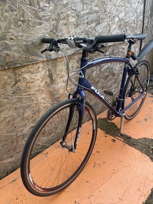 Bicicleta fuji absolute 1.0 furca de carbon roti 28”  (are o indoitura la furca spate , nu este fisurat cadrul )