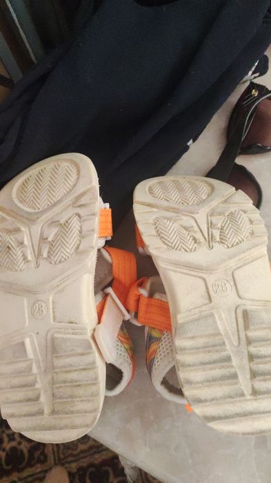 Продам кросовки для девочки