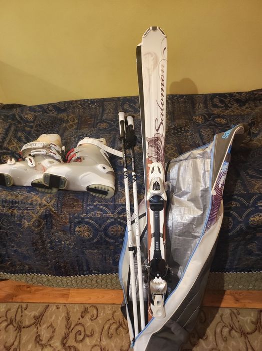Продам НОВЫЕ лыжи,палки, крепления Salomon , ботинки Rossignol .