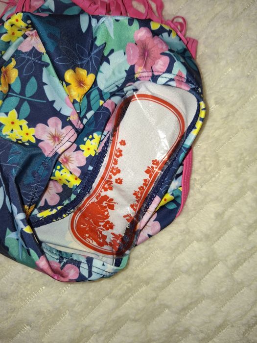 Купальник НОВЫЙ для девочки 5-6лет