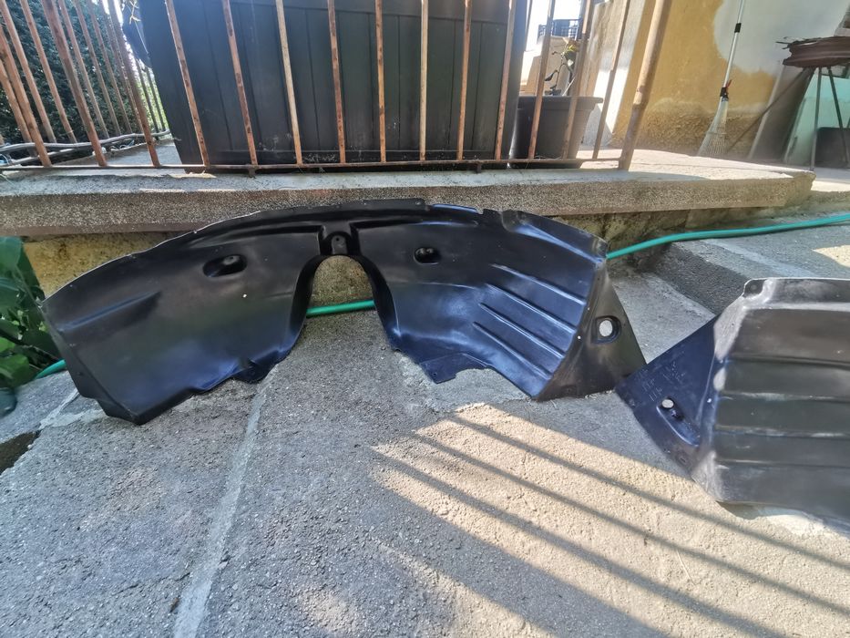 Под калници почти нови и кори под двигателя