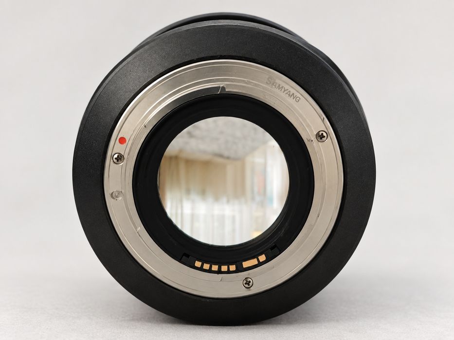 Samyang XP 35mm f/1.2 за Canon EF