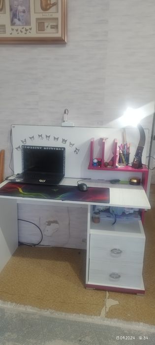 диван, стол зеркало итд