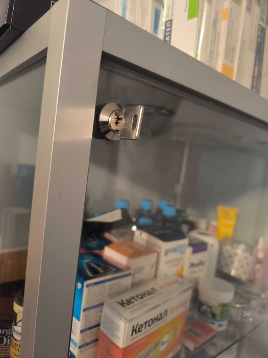 Стъклена алуминиева витрина с осветление