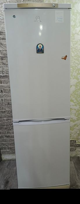 Холодильник indesit