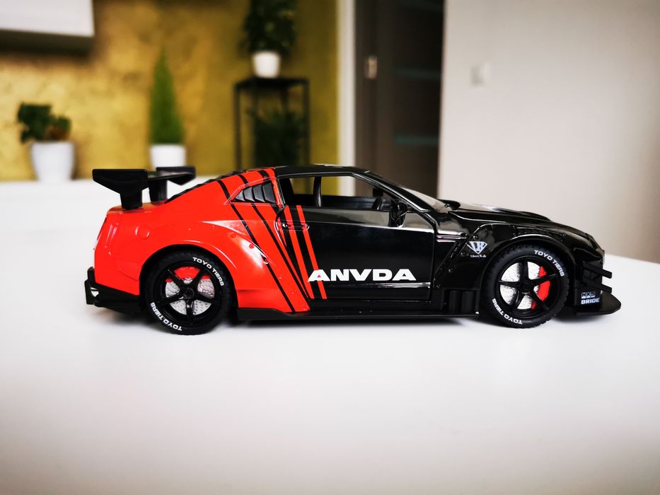 Macheta Nissan GTR R35 Racing, 1:24