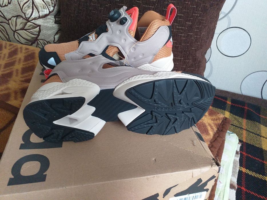 Продам кроссовки REEBOK Instapamp p-p 42, новые.