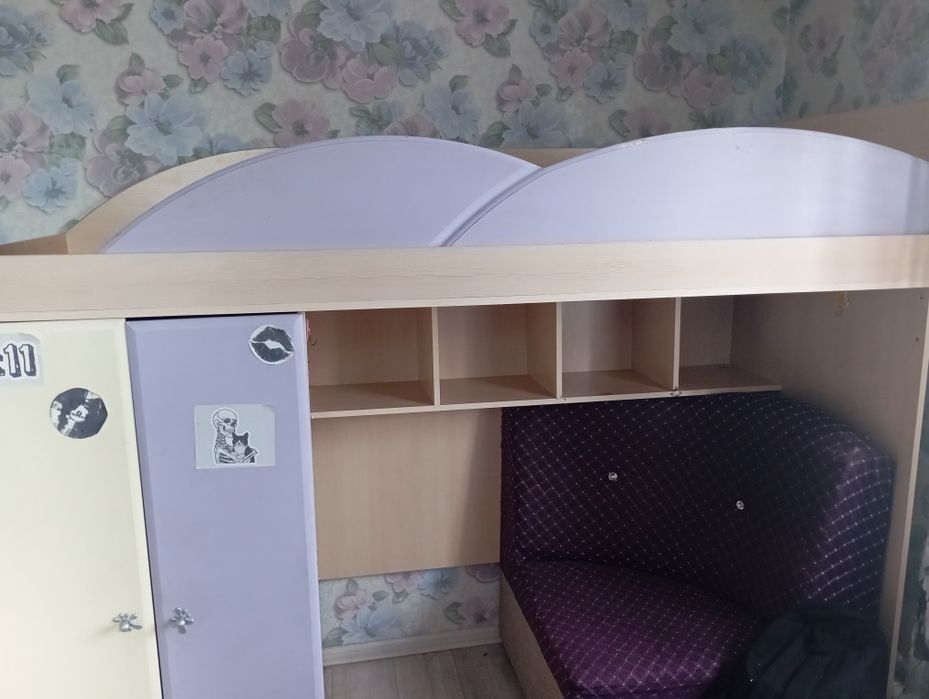 Продам детский гарнитур двухярусный.