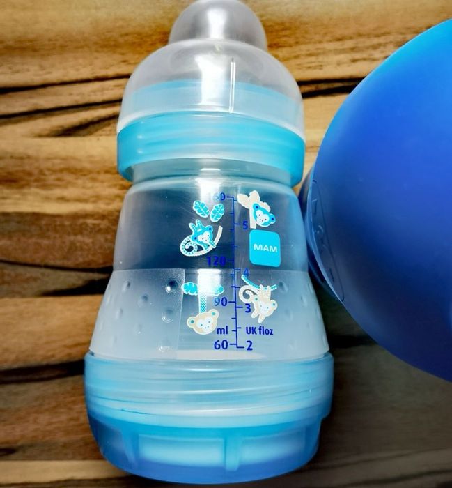 Лот от шишета, две от които са нови