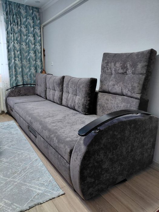 Продам диван, стол и стулья