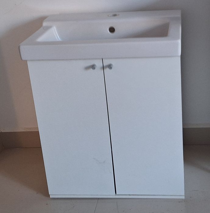 Продам раковину с тумбой