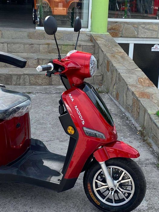 Електрическа триколка 1500 вата 60 волта  Famouse тип скутер