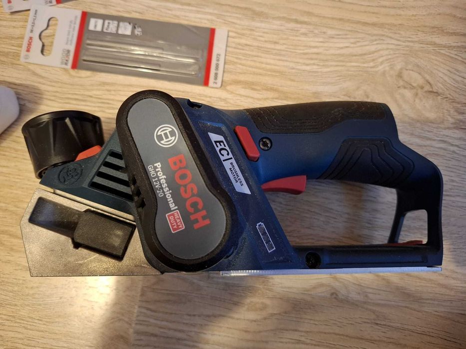 Bosch GHO 12V-20 SOLO (06015A7000) Rindea electrica + accesorii