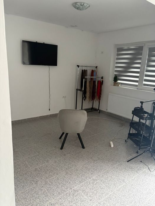 Inchiriez spatiu destinat saloanelor birourilor