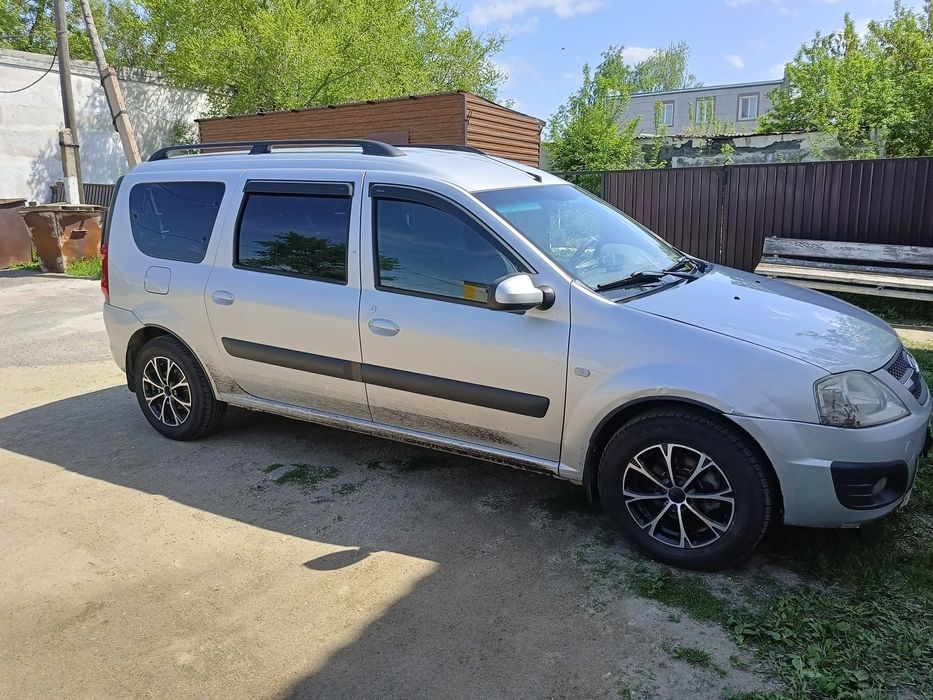 Лада Ларгус 2015 года 7 местный