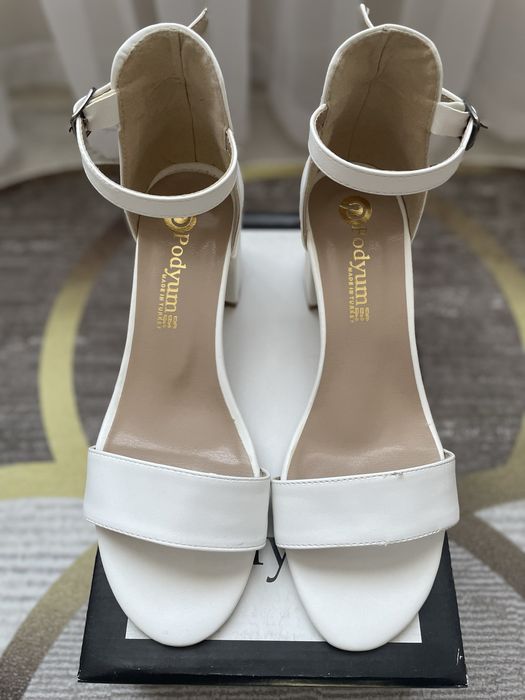 Дамски сандали с ток