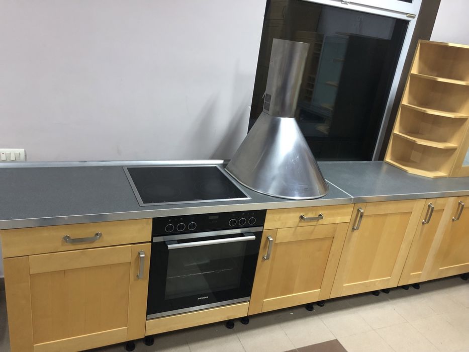 bucatarie lemn masiv  cu electrocasnice incluse