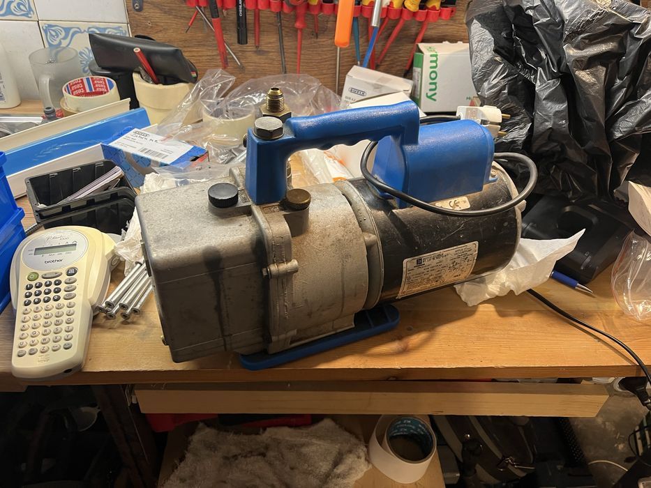 вакуум помпа двустъпална  ROBINAIR