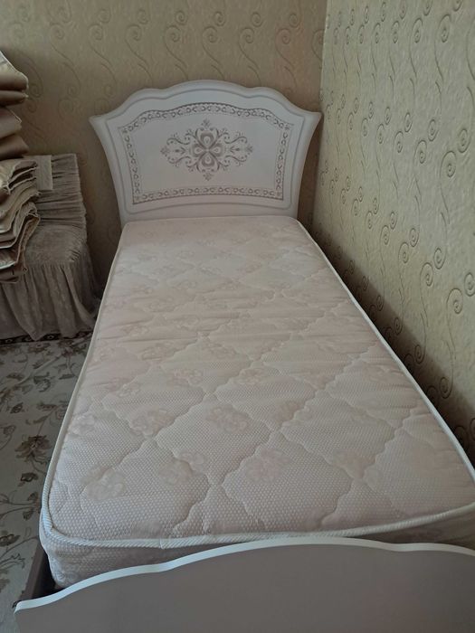 Кровать с ортопедическим матрасом