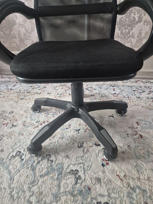 Кресло на колёсиках