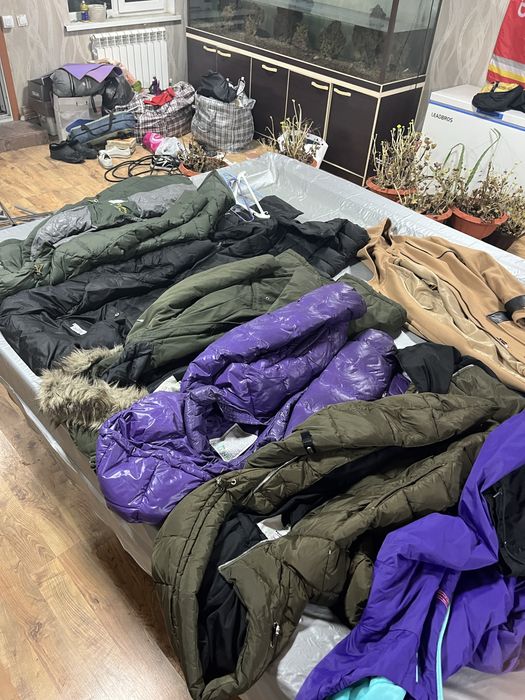 Зимние куртки и пуховики