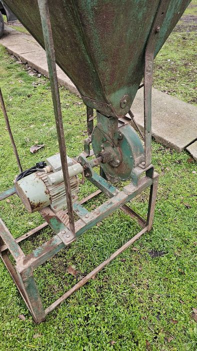 Фружомелка за млеке на зърно работи безупречно.