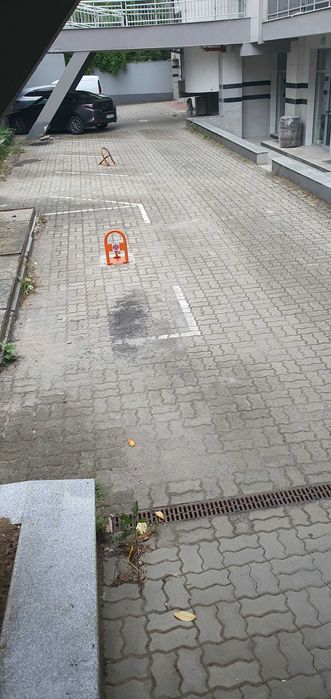 Продаваме парко място