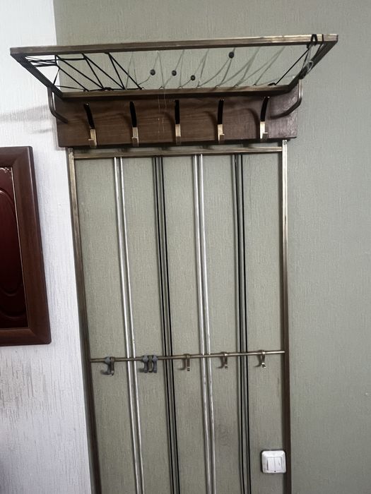Продам вешалку для прихожей.