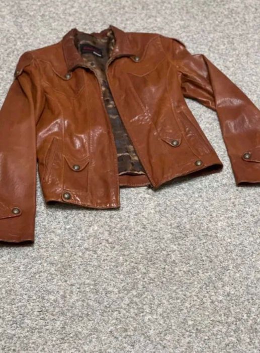 Кожаная куртка коричневая