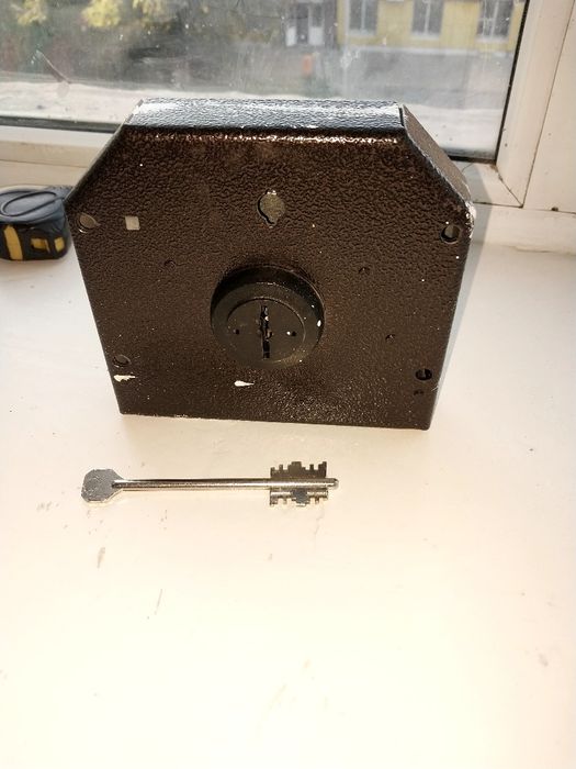 Замок для двери.