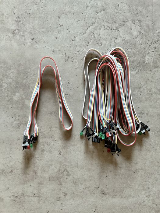 Бутони за дънна платка с кабели