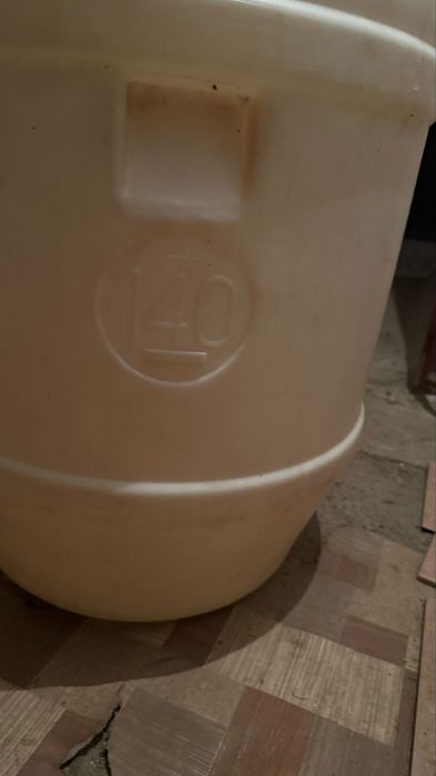Butoi 140 litri din plastic