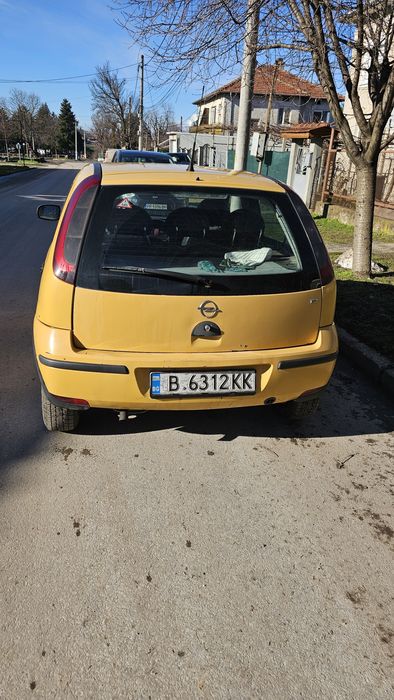 Кола Опел Корса.