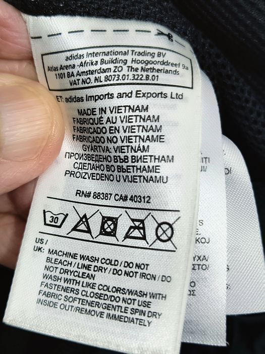Geaca faș cu gluga marca Adidas mărime xl culoare neagra